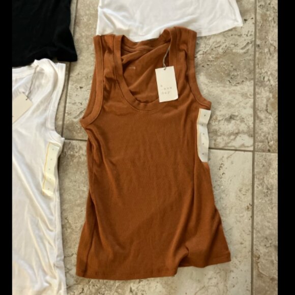 ❤️3/$12 Tank Top Bundle Includes 6 NWT (5 size small & 1 size medium) - Picture 3 of 6